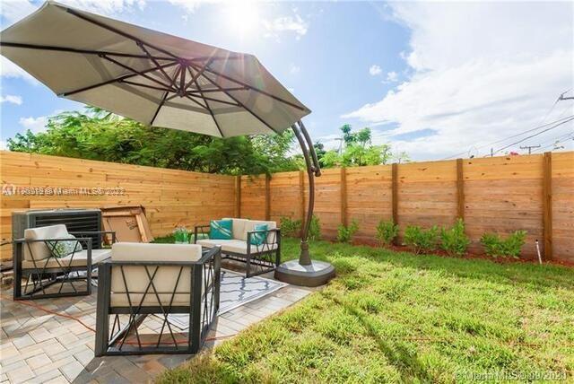 686 NE 43rd St Unit: 686