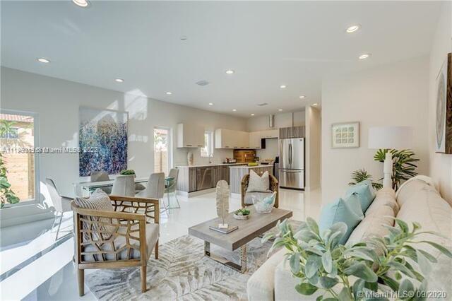 686 NE 43rd St Unit: 686