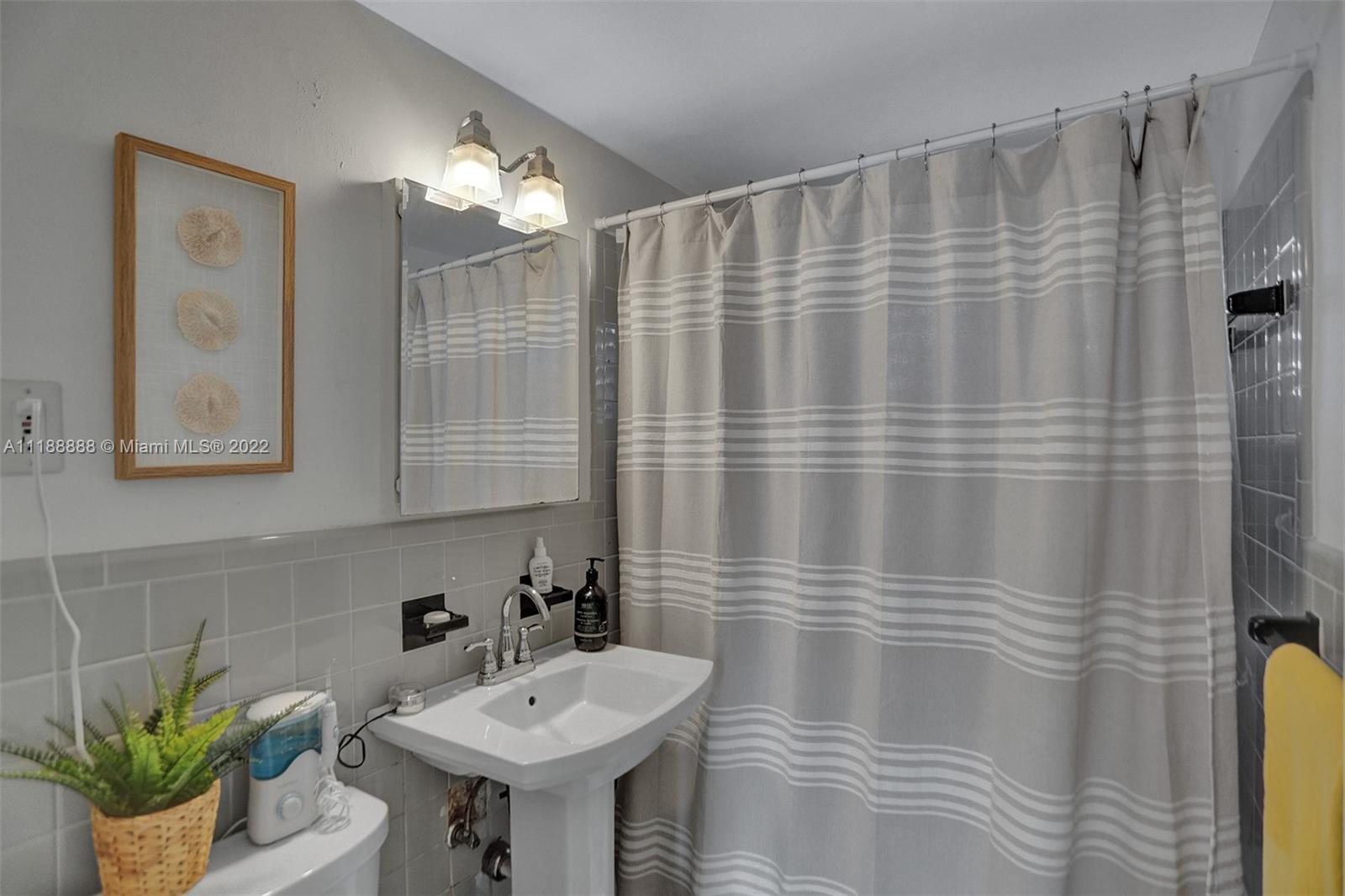 2465 Bimini Ln