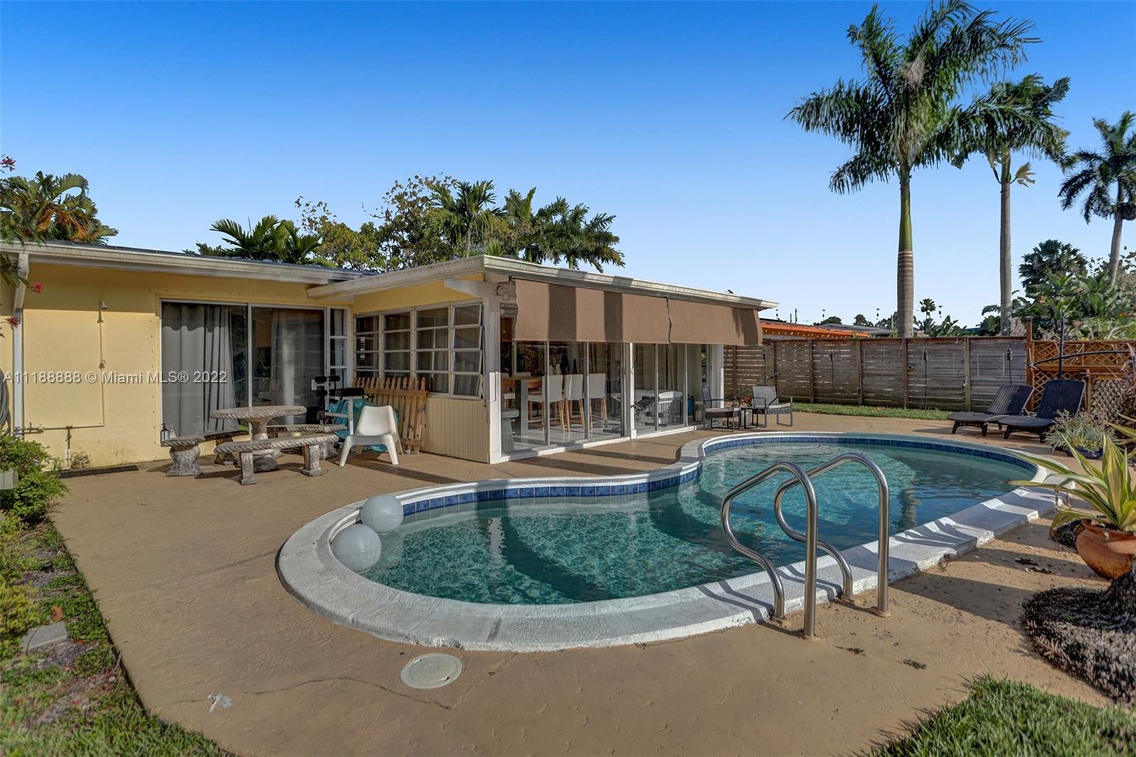 2465 Bimini Ln