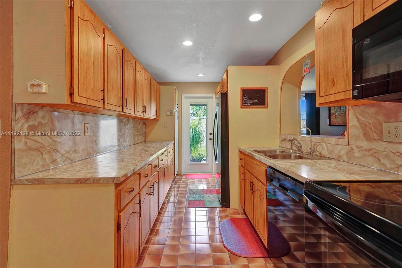 6216 NW 10th St
