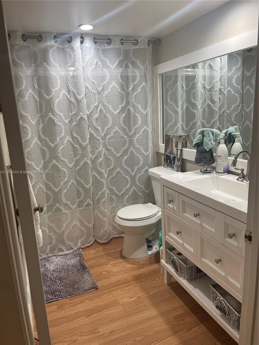 1711 Whitehall Dr Unit: 203