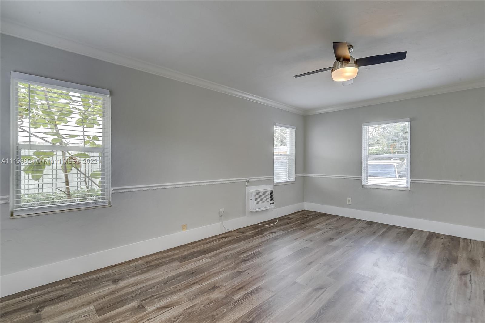 1633 NE 4th Pl Unit: 1