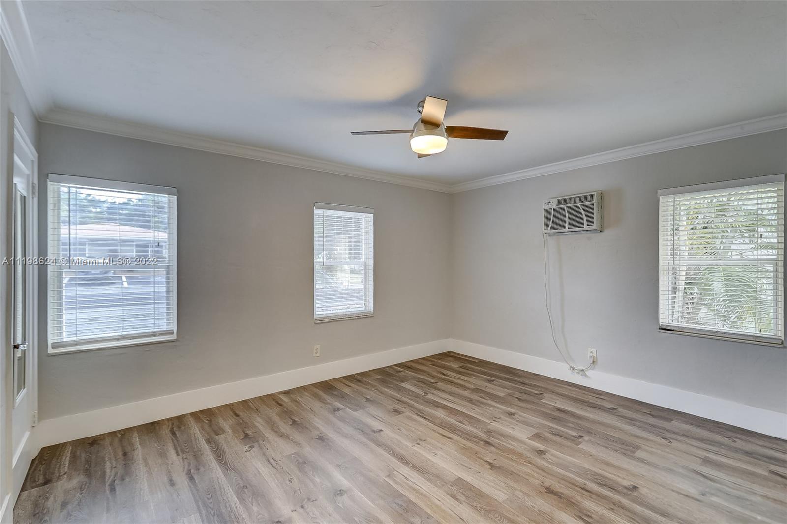 1633 NE 4th Pl Unit: 1