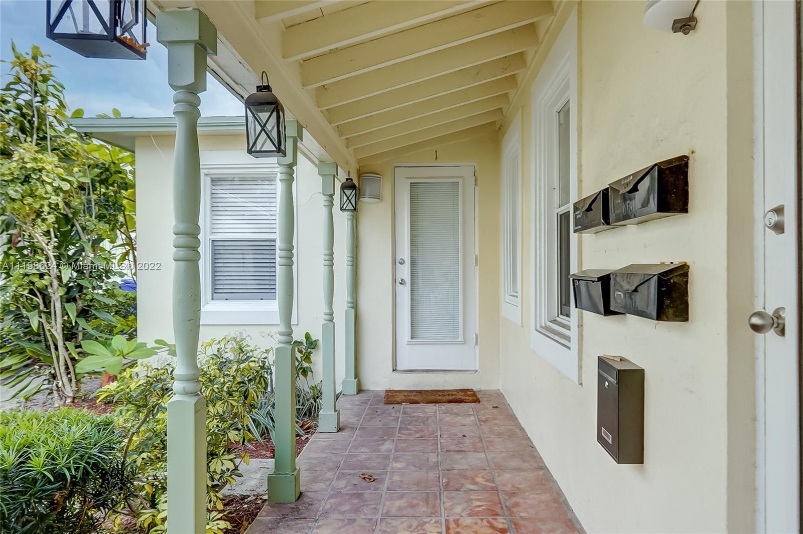 1633 NE 4th Pl Unit: 1
