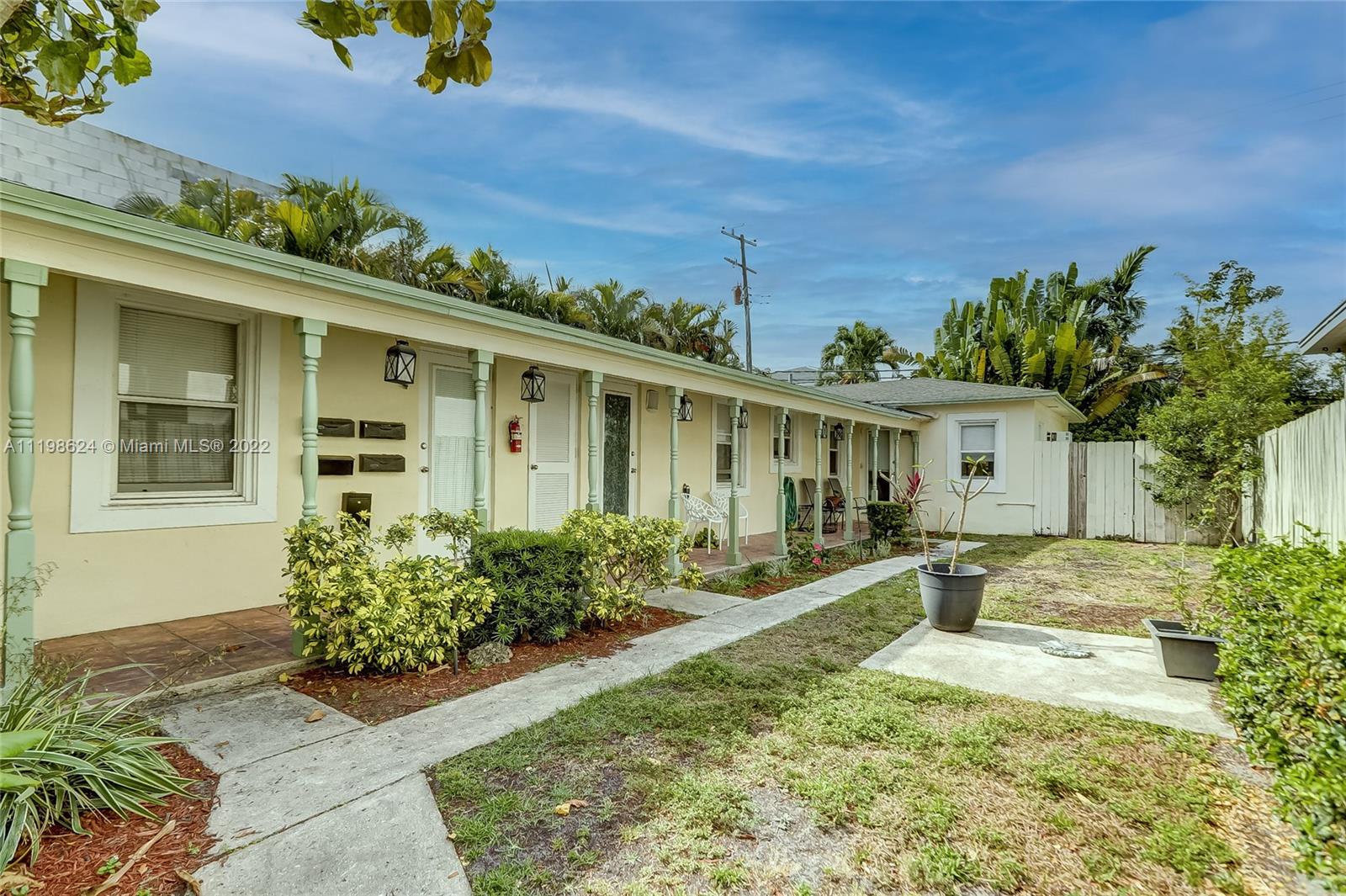 1633 NE 4th Pl Unit: 1