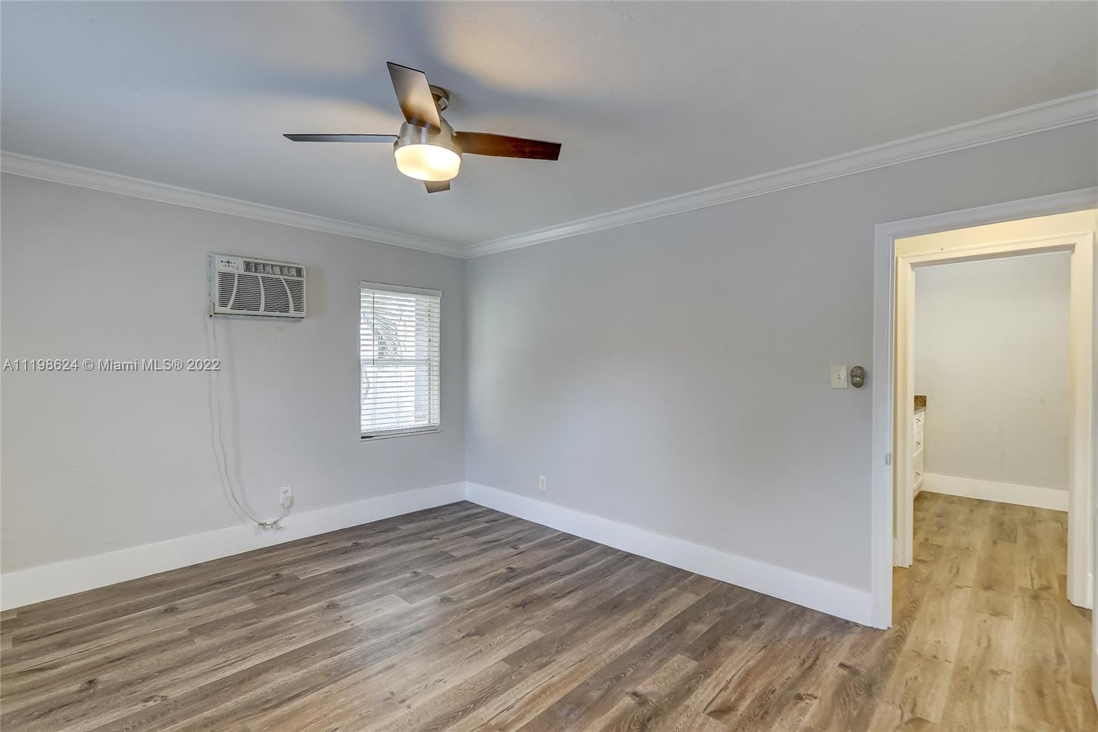 1633 NE 4th Pl Unit: 1