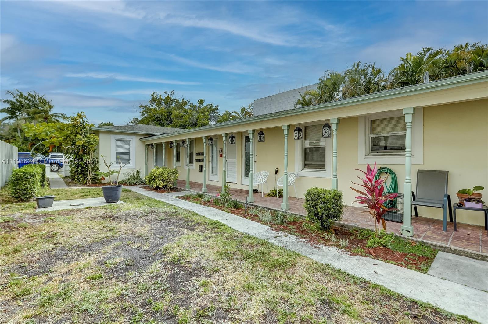 1633 NE 4th Pl Unit: 1