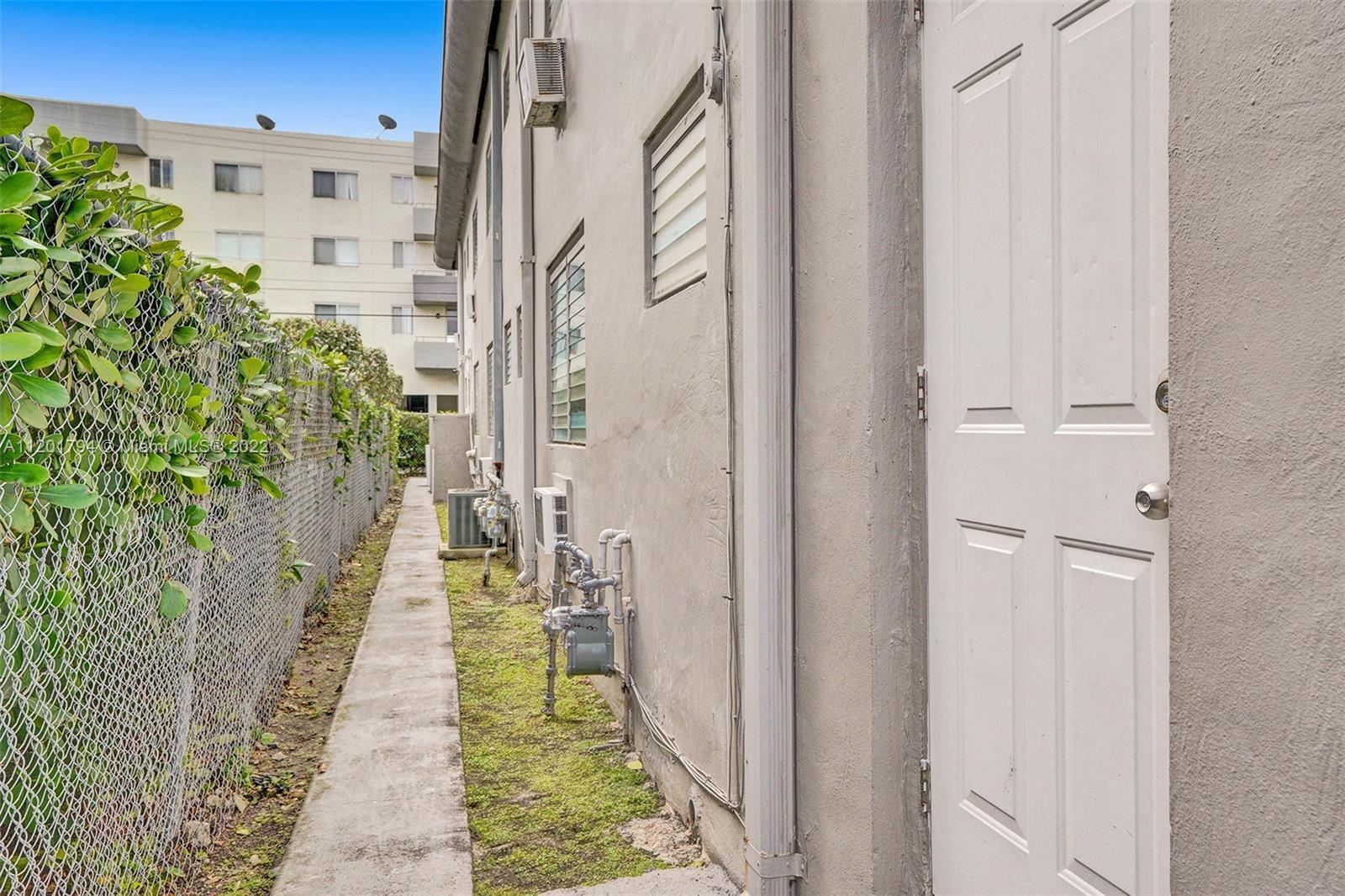 1936 NORMANDY DRIVE Unit: 1-10