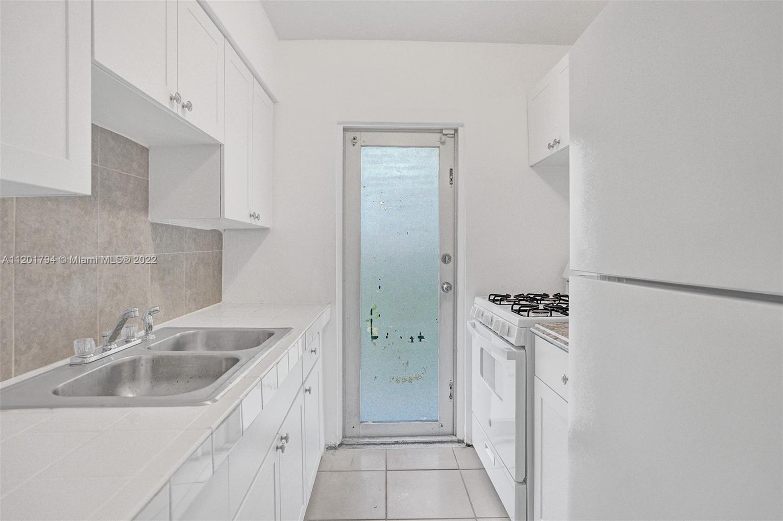 1936 NORMANDY DRIVE Unit: 1-10