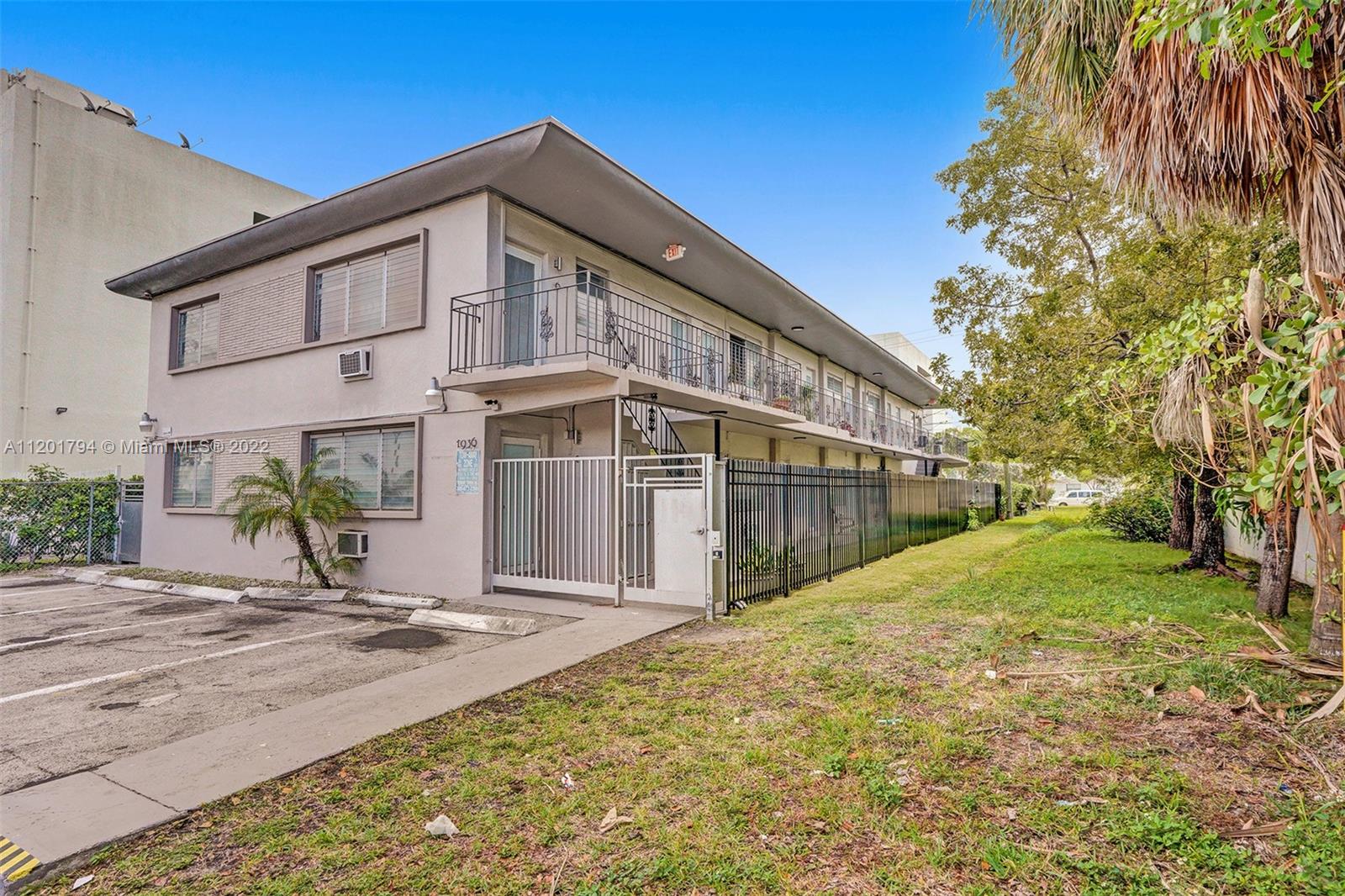 1936 NORMANDY DRIVE Unit: 1-10