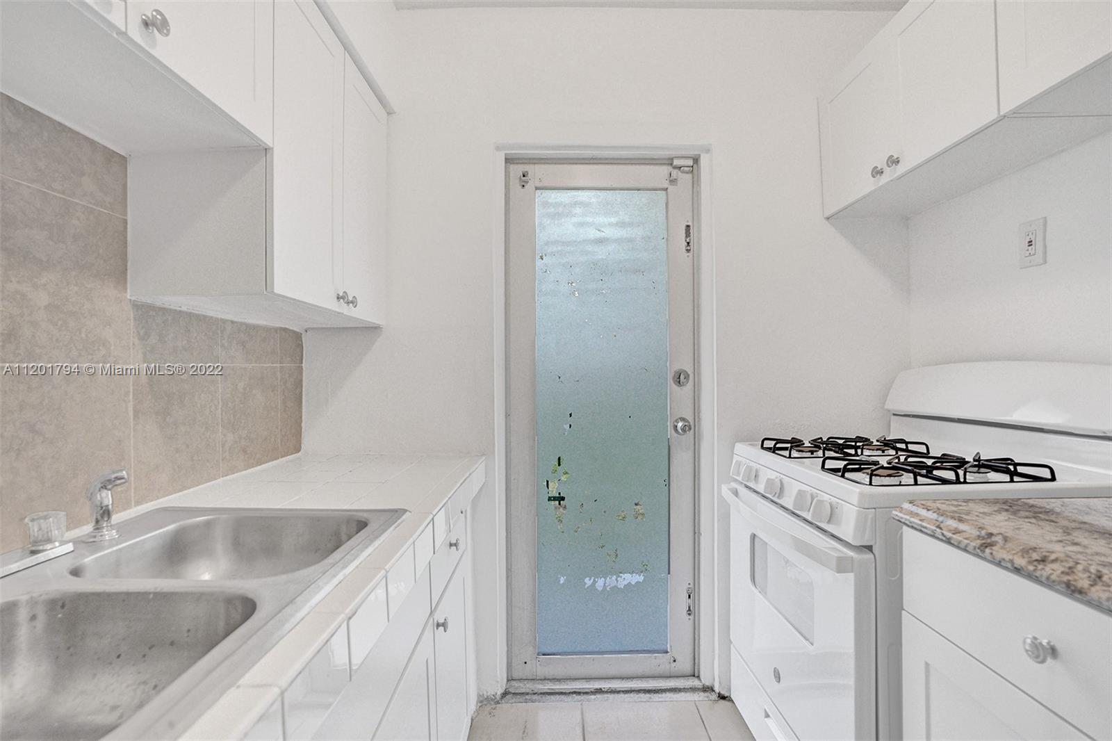 1936 NORMANDY DRIVE Unit: 1-10