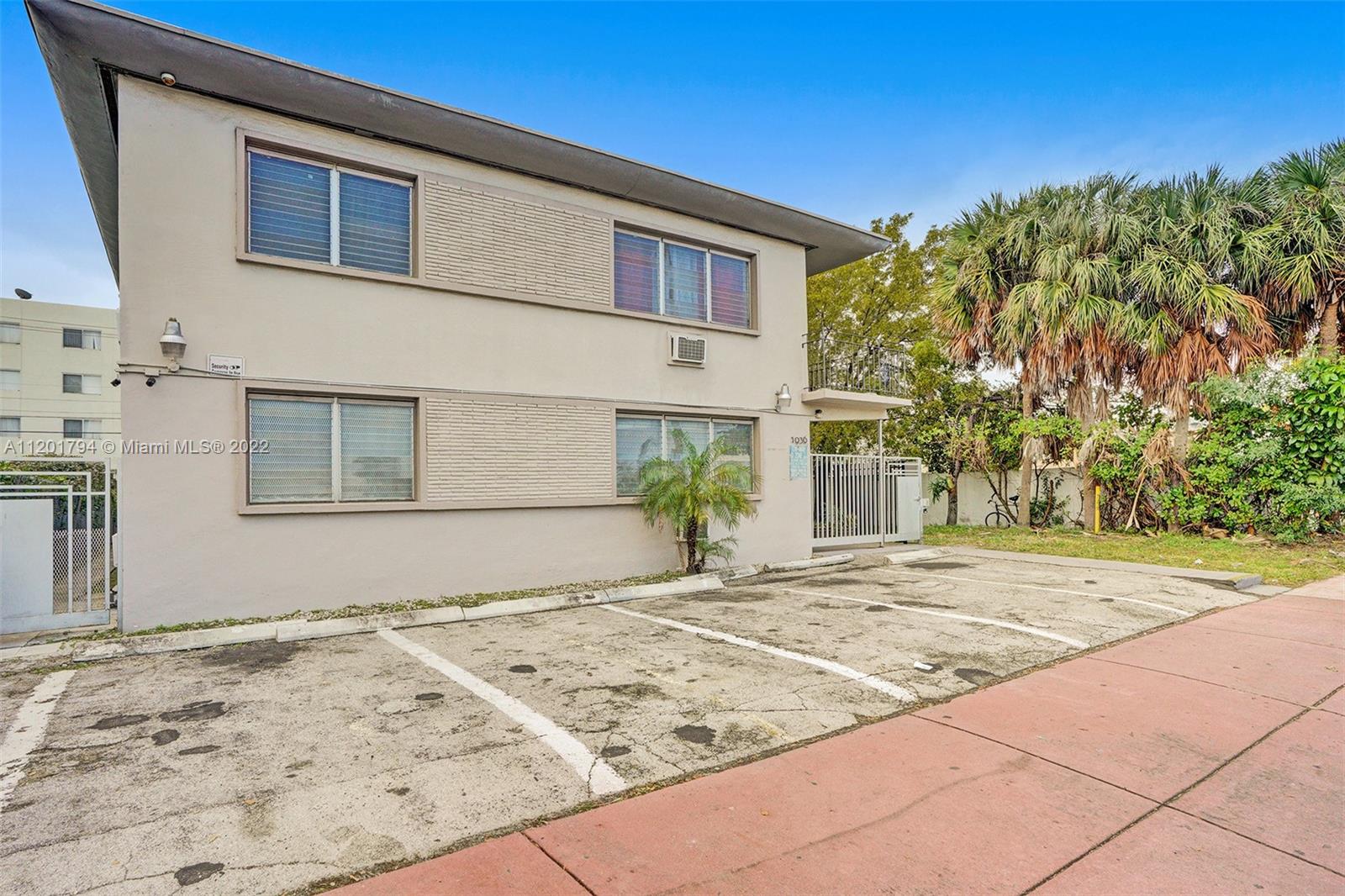 1936 NORMANDY DRIVE Unit: 1-10