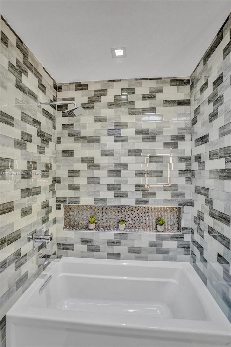 2816 NE 24th Pl Unit: 0