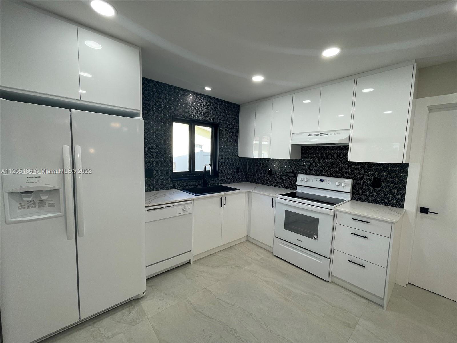 233 SE 4th Ter