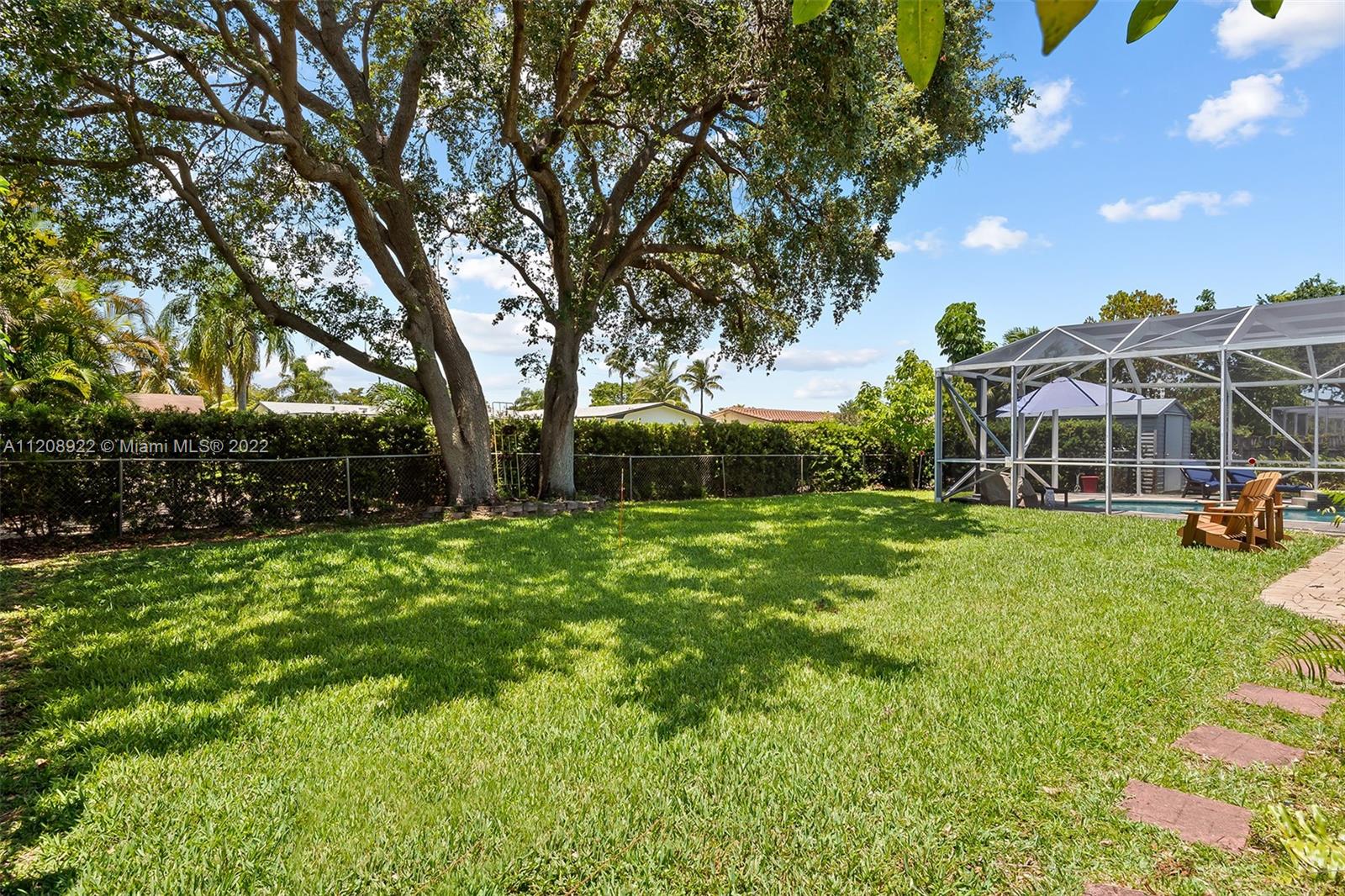 312 N Luna Ct