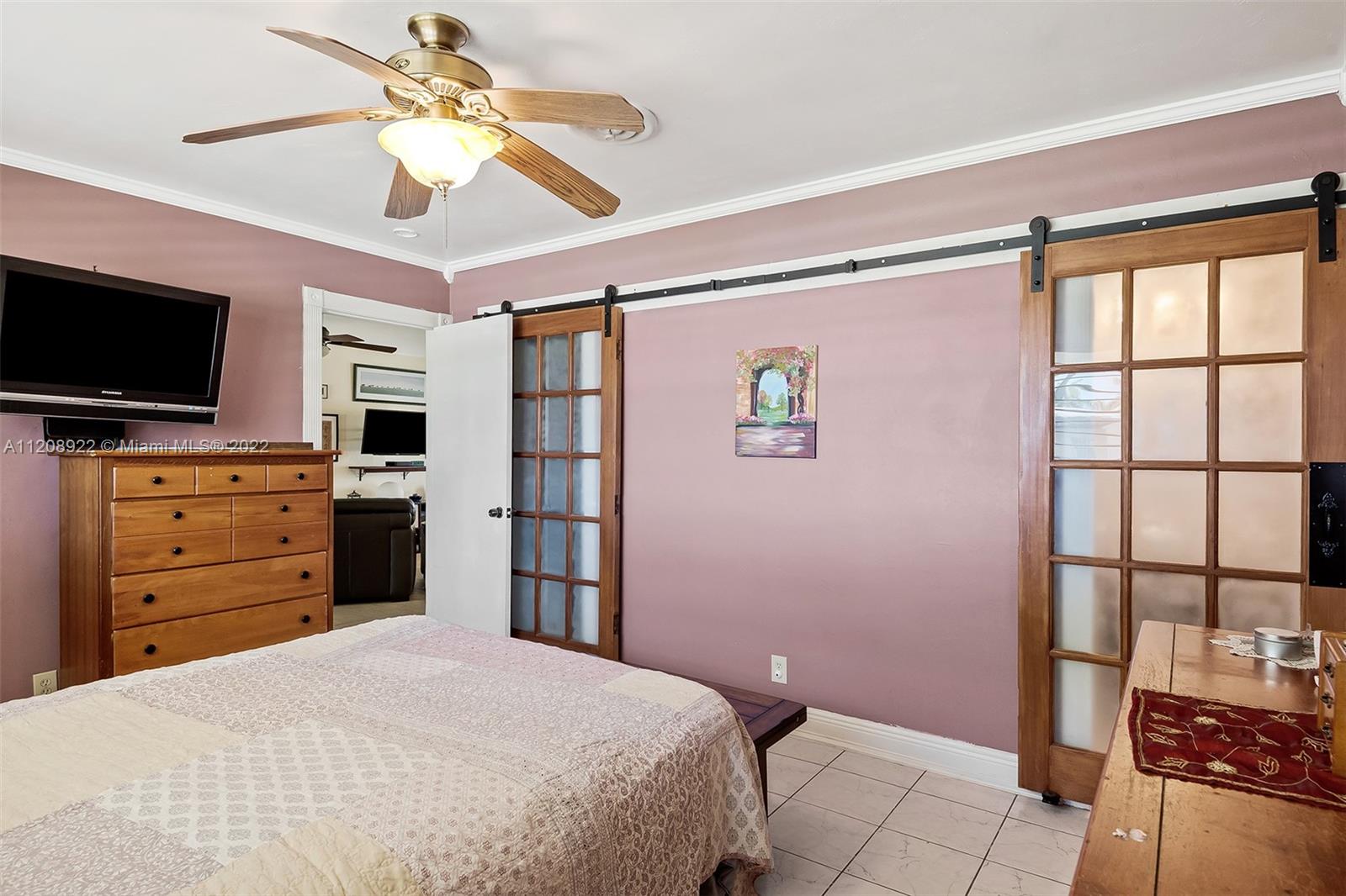 312 N Luna Ct