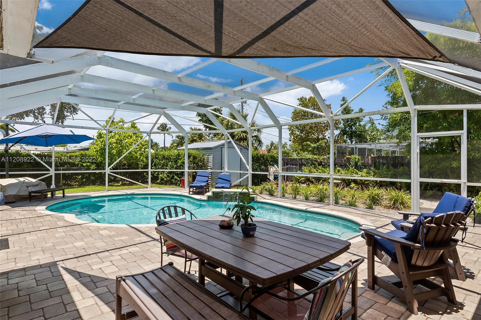 312 N Luna Ct