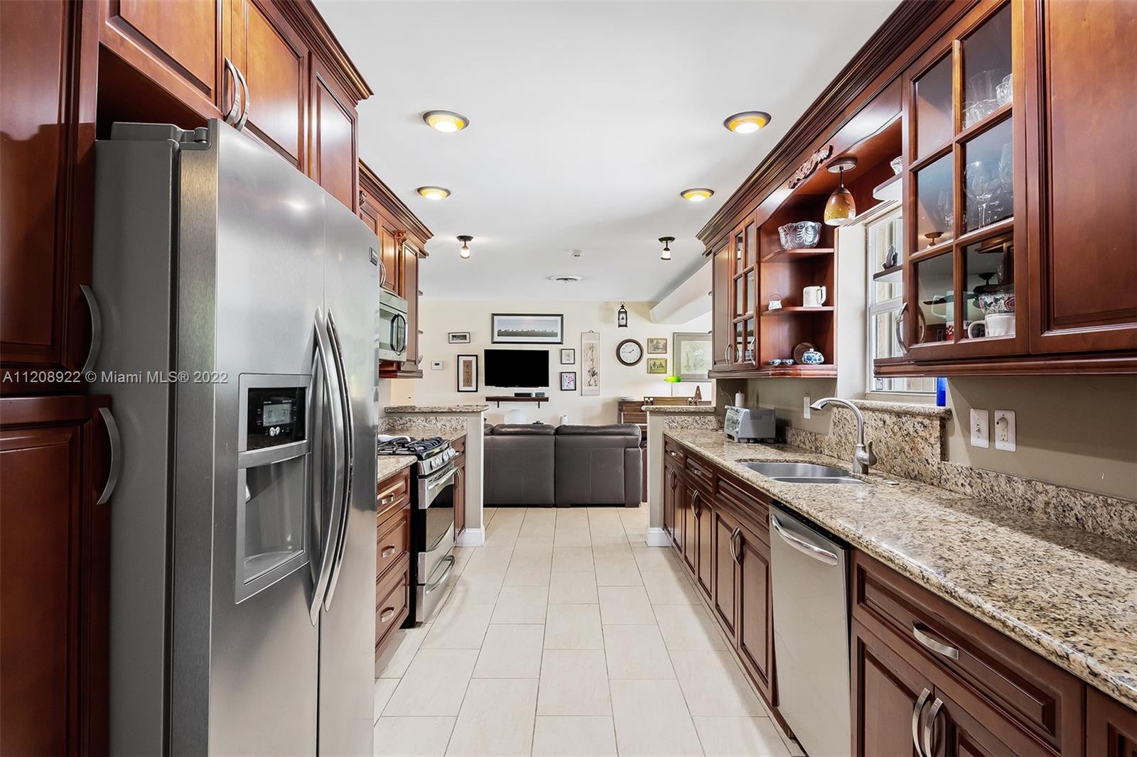 312 N Luna Ct