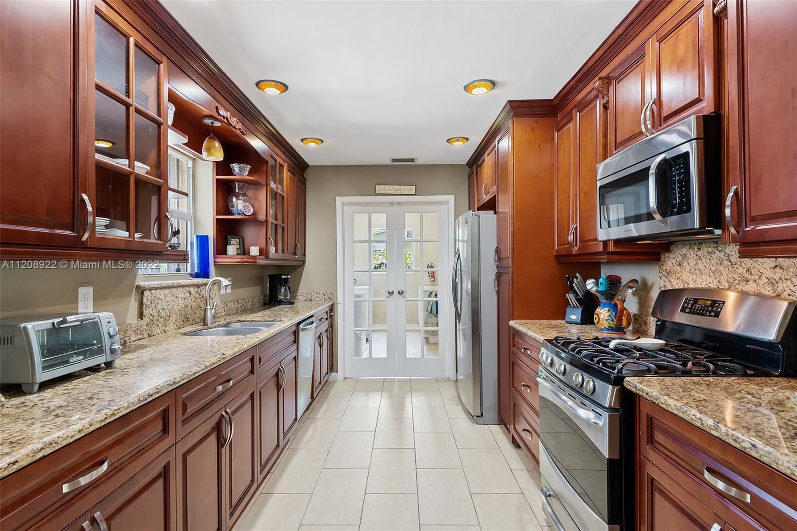 312 N Luna Ct
