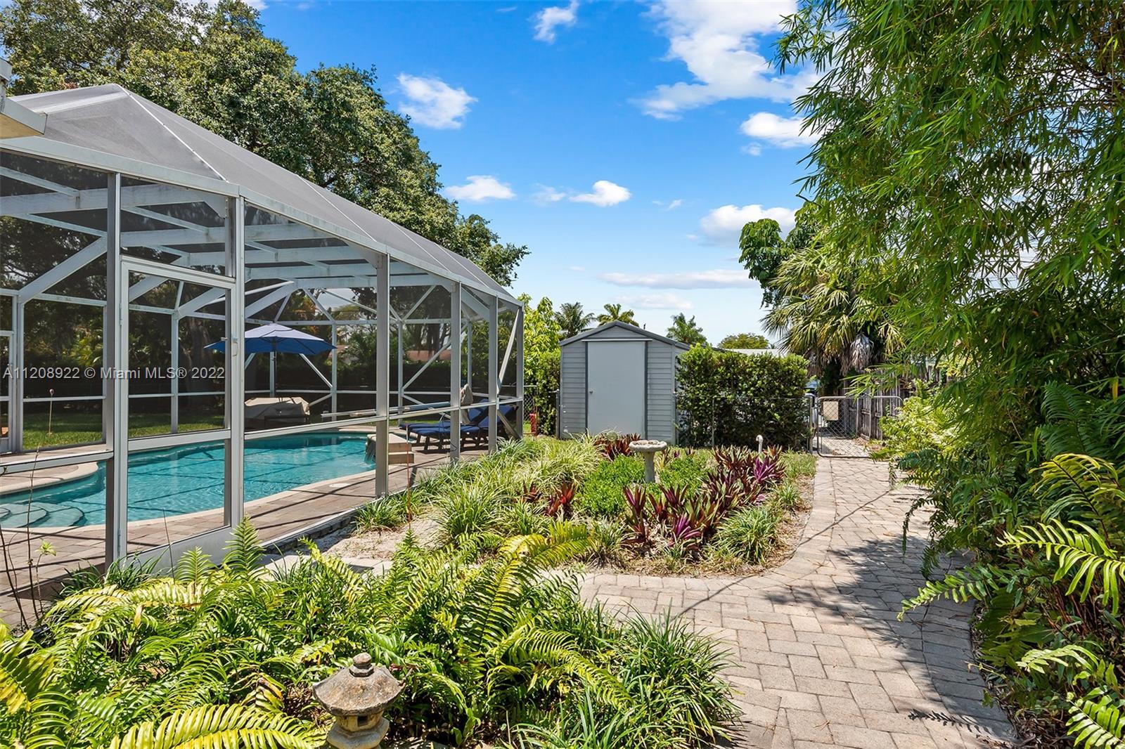 312 N Luna Ct