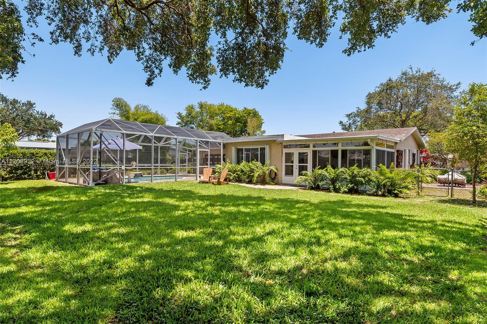 312 N Luna Ct