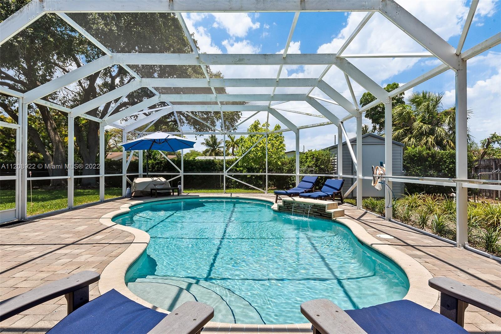312 N Luna Ct