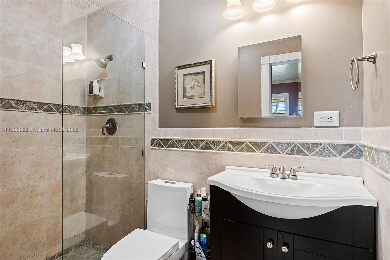 312 N Luna Ct