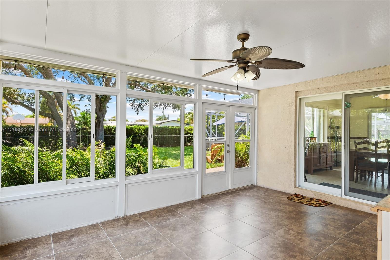 312 N Luna Ct