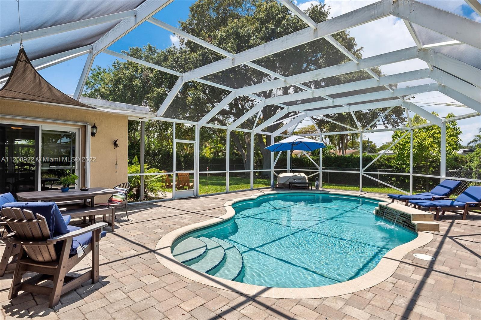312 N Luna Ct
