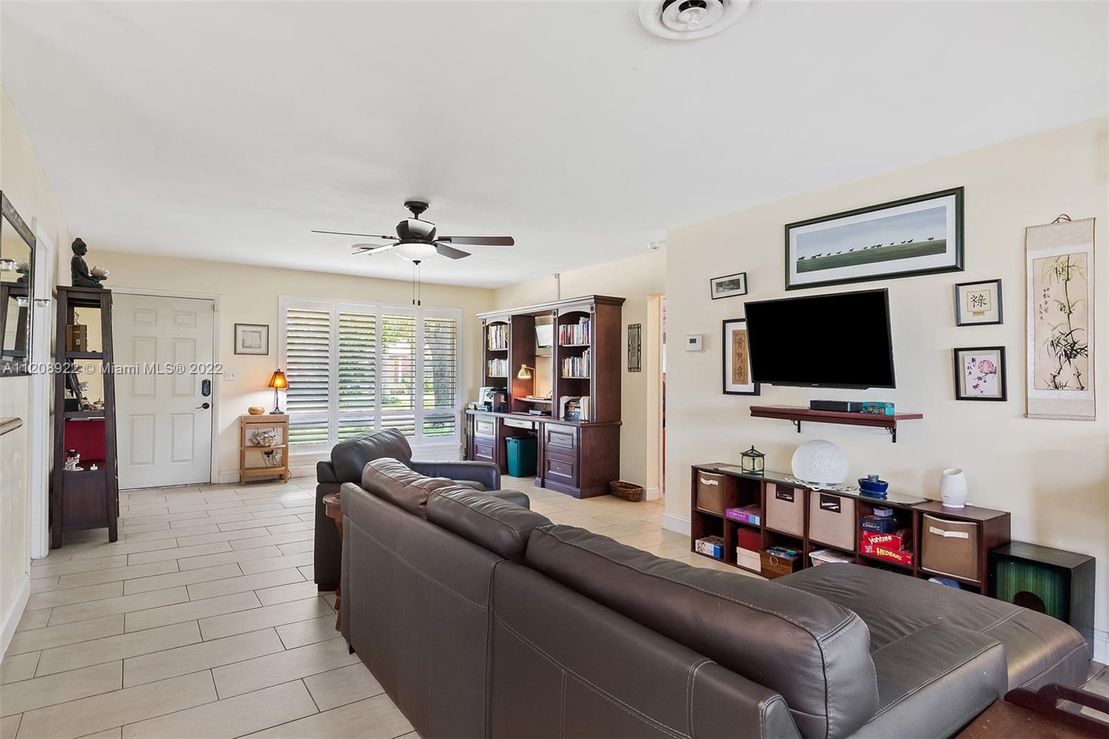 312 N Luna Ct