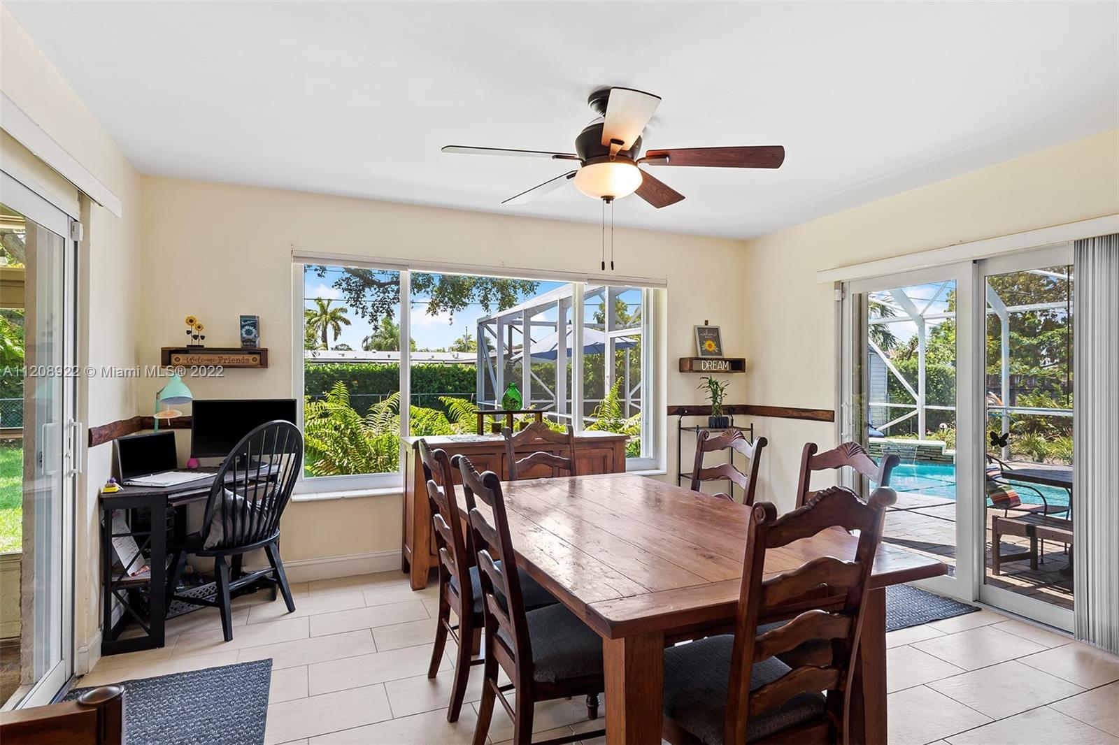 312 N Luna Ct