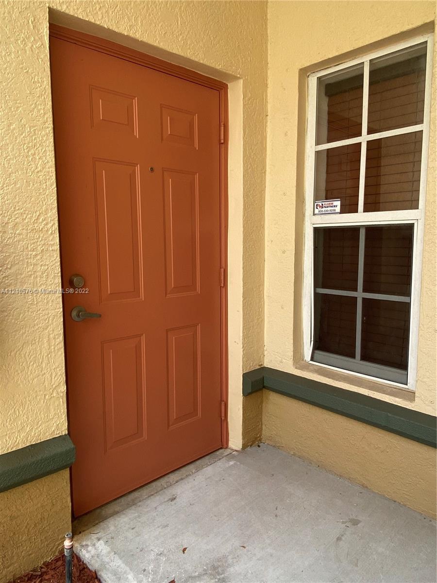 2560 Centergate Dr Unit: 104