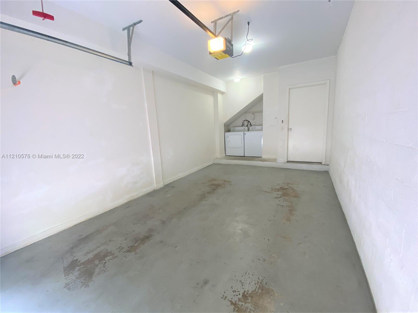 2560 Centergate Dr Unit: 104