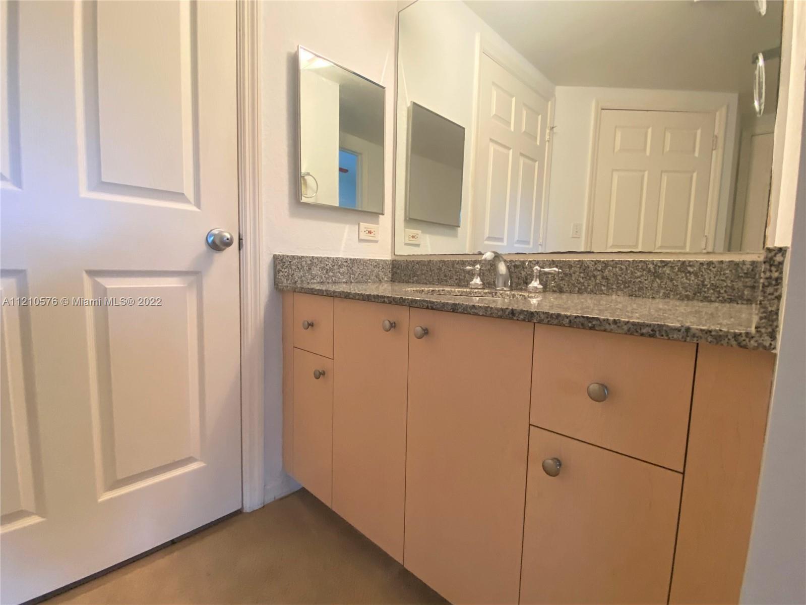 2560 Centergate Dr Unit: 104