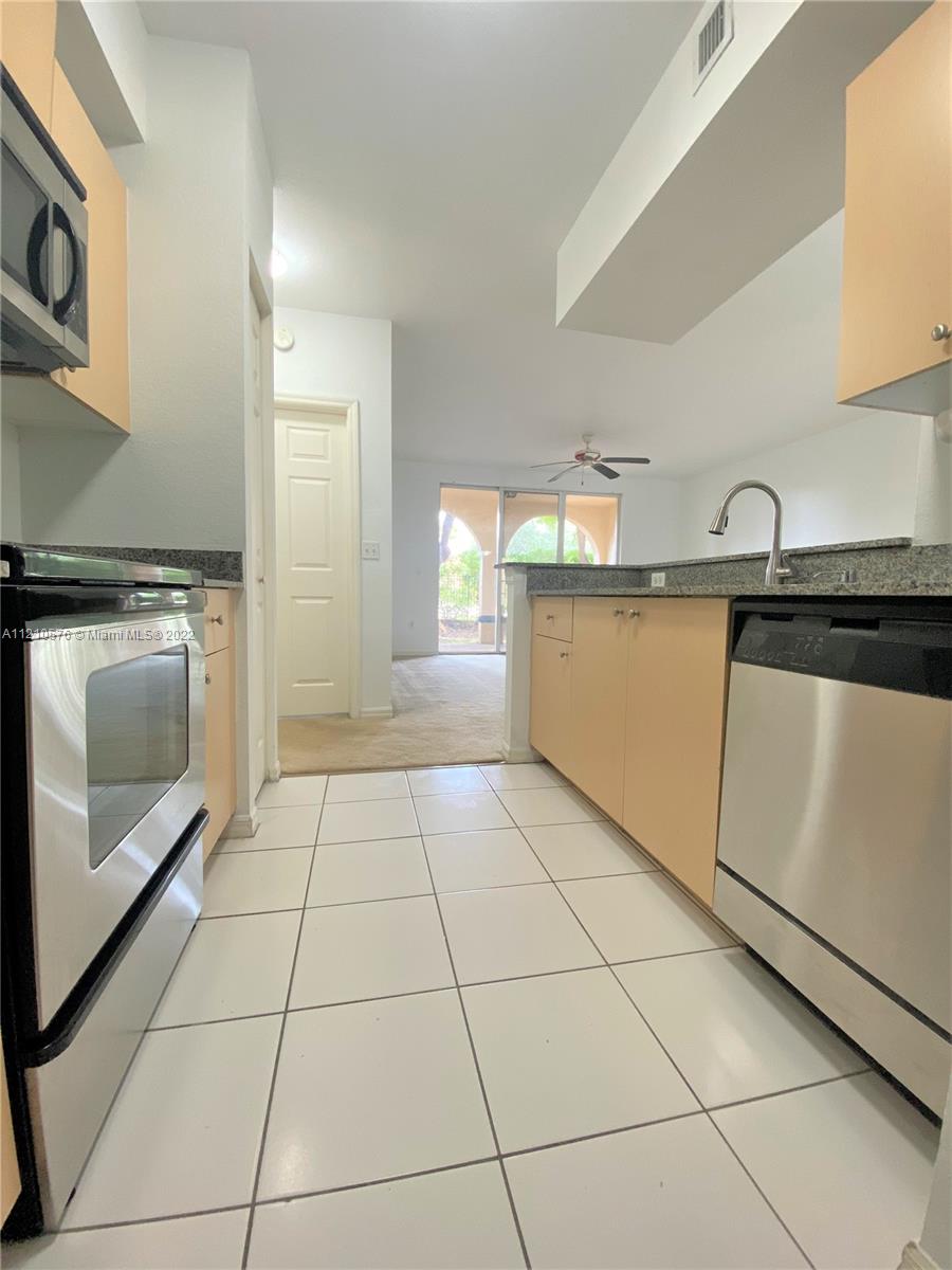 2560 Centergate Dr Unit: 104