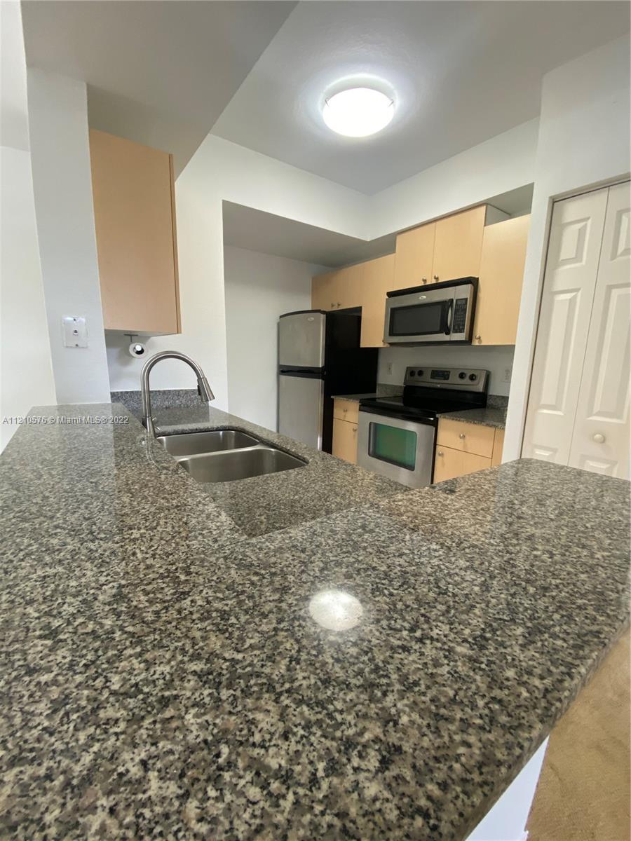 2560 Centergate Dr Unit: 104