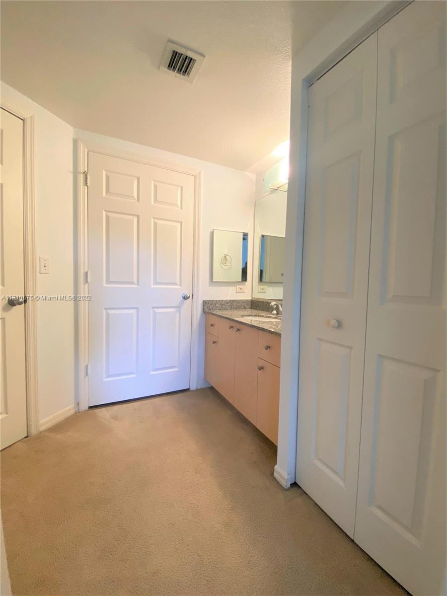 2560 Centergate Dr Unit: 104