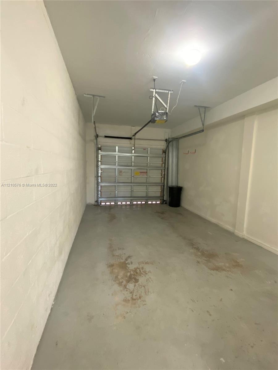 2560 Centergate Dr Unit: 104