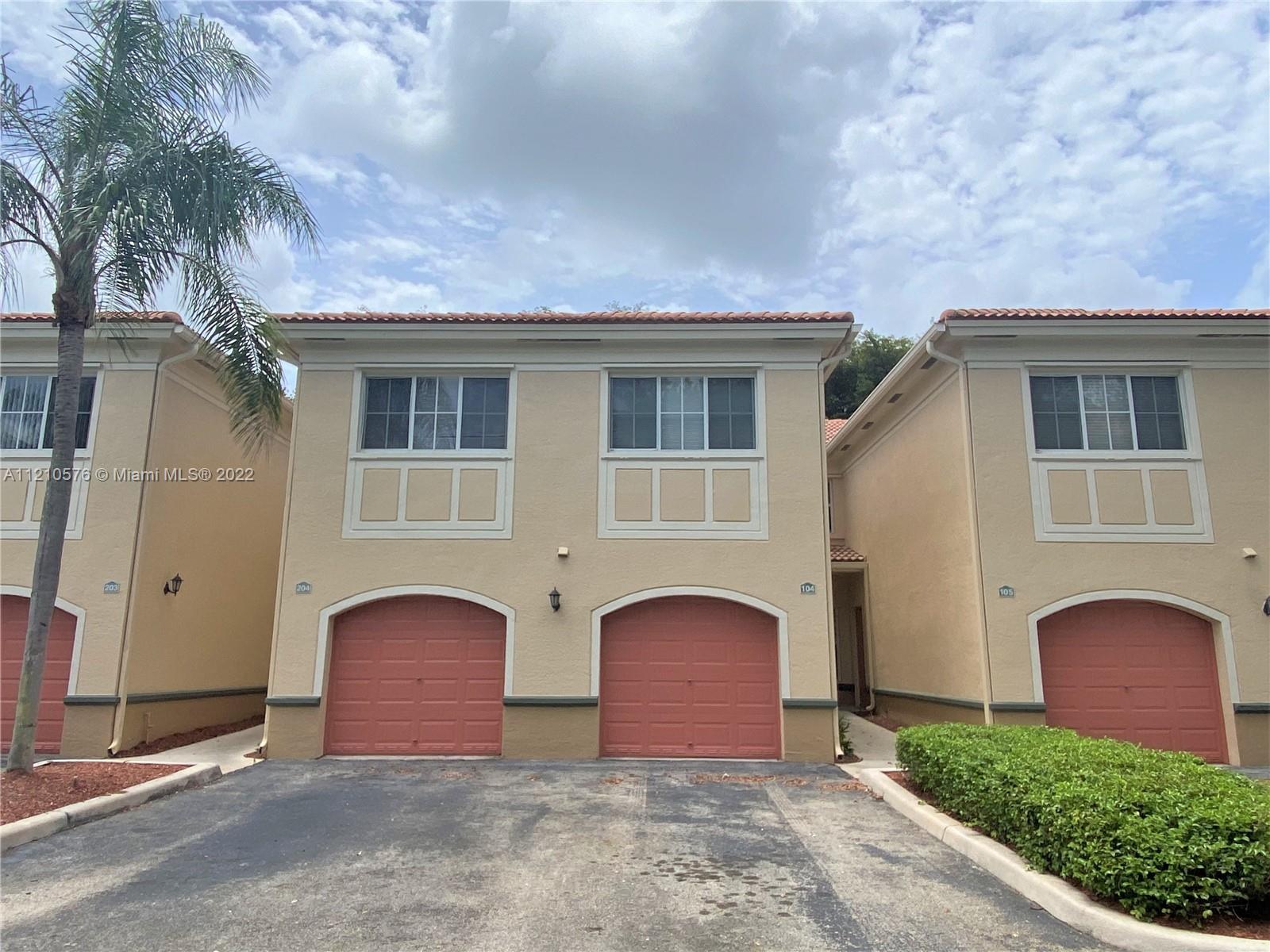 2560 Centergate Dr Unit: 104