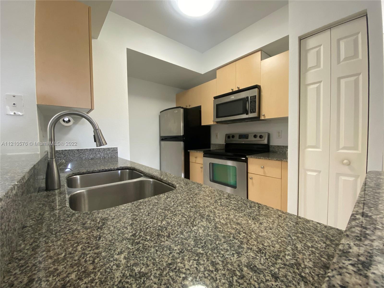 2560 Centergate Dr Unit: 104