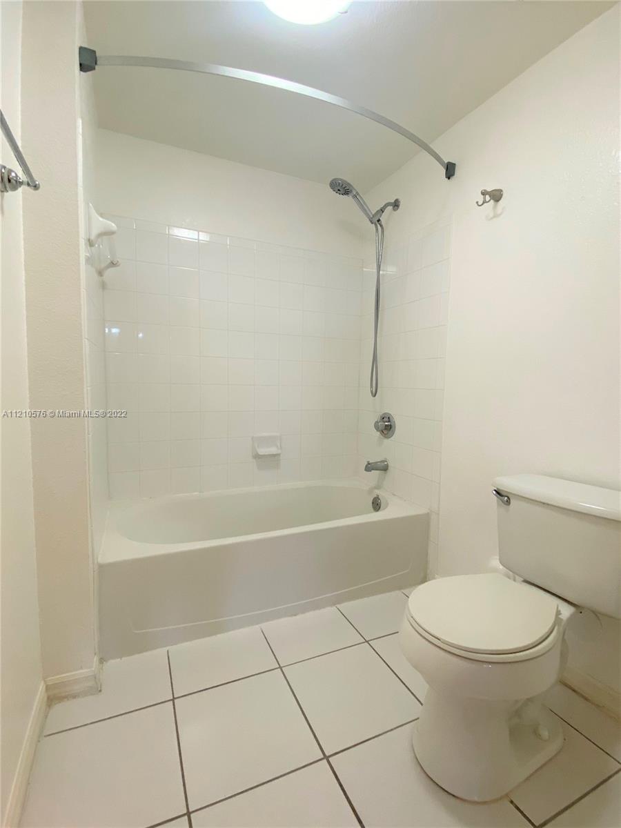 2560 Centergate Dr Unit: 104