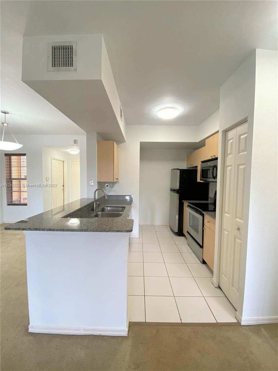 2560 Centergate Dr Unit: 104