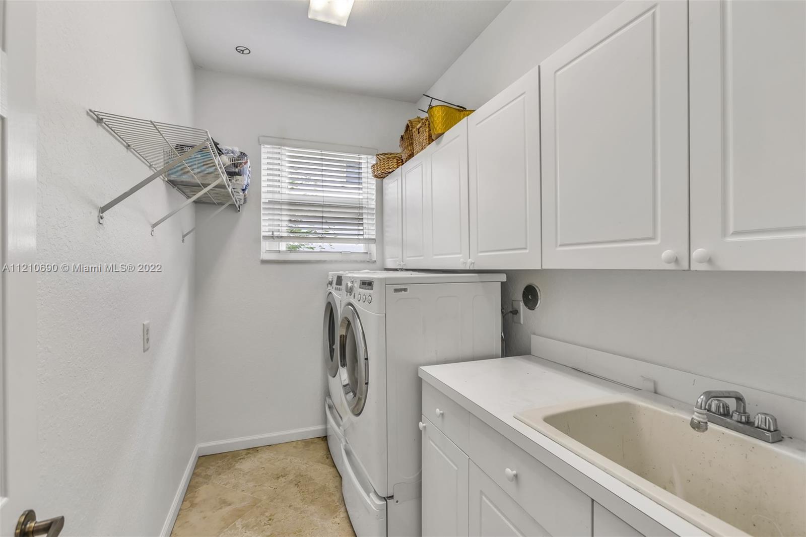 1806 Harbor Pointe Cir