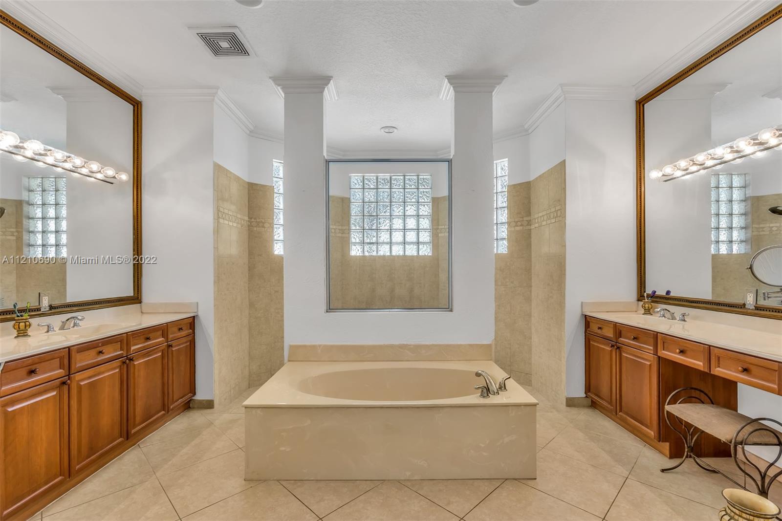 1806 Harbor Pointe Cir