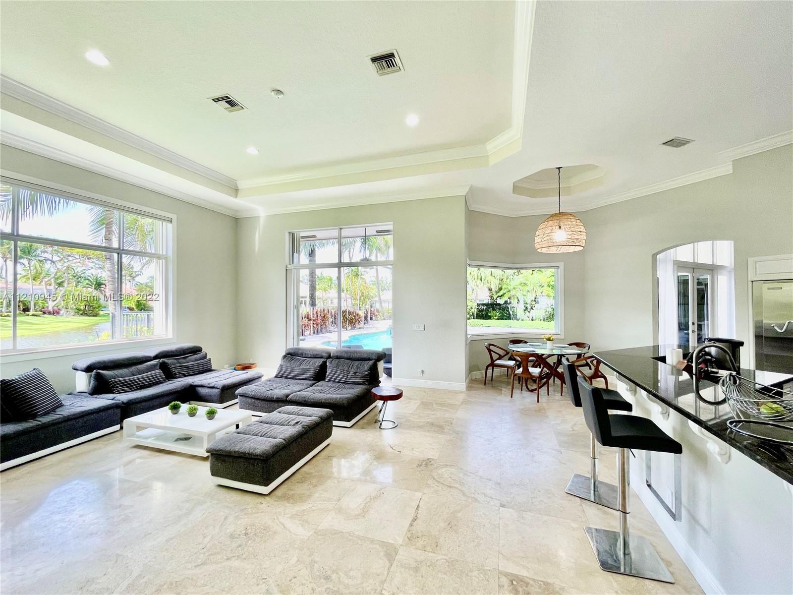 2538 Montclaire Ct