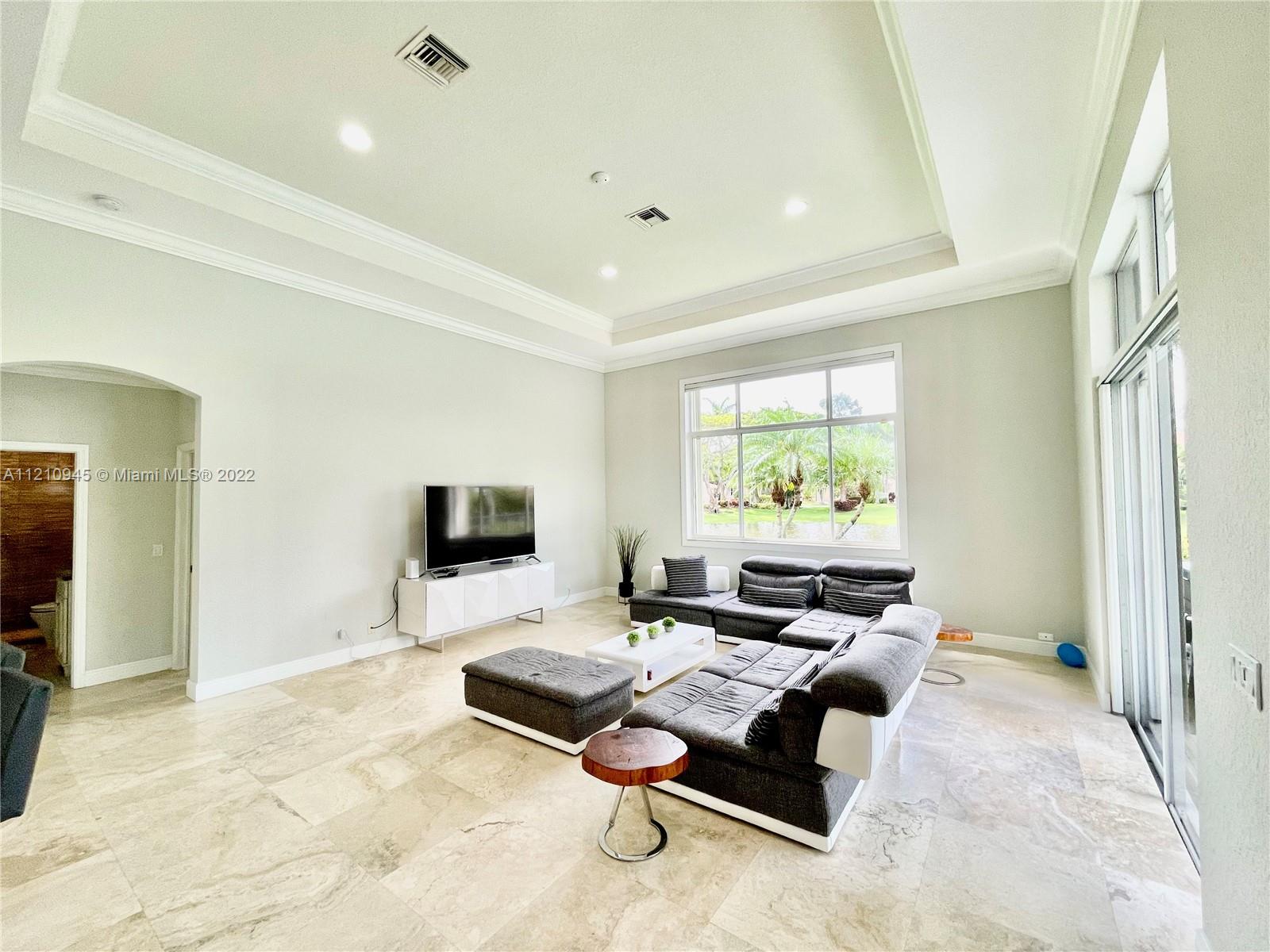 2538 Montclaire Ct