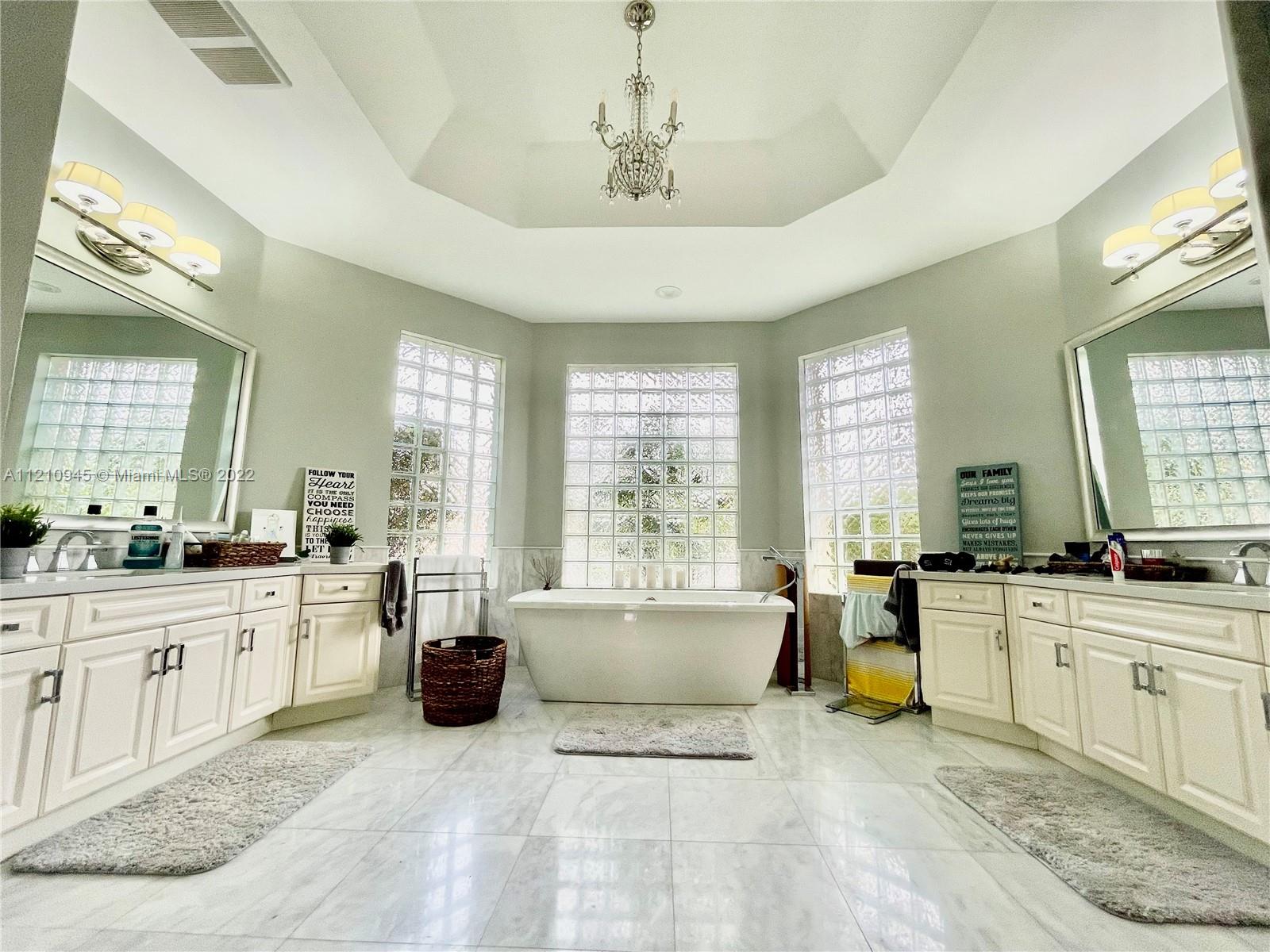 2538 Montclaire Ct