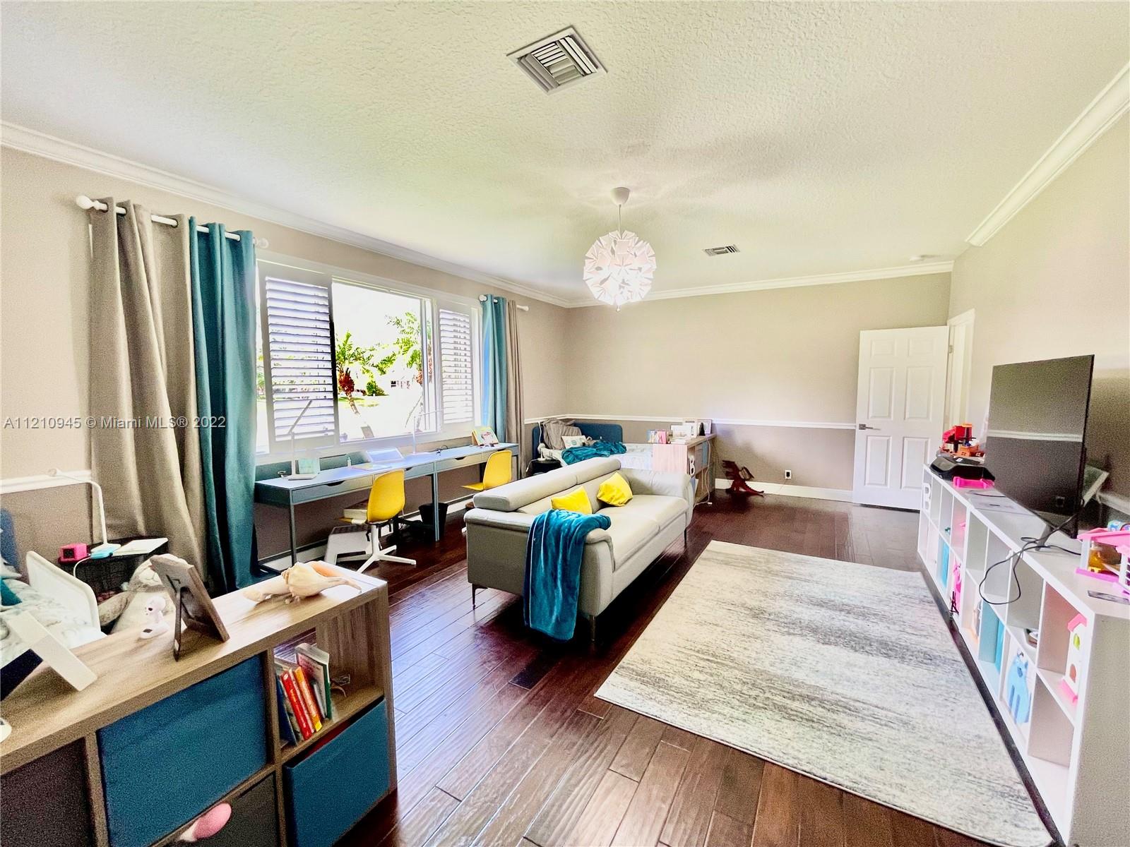 2538 Montclaire Ct