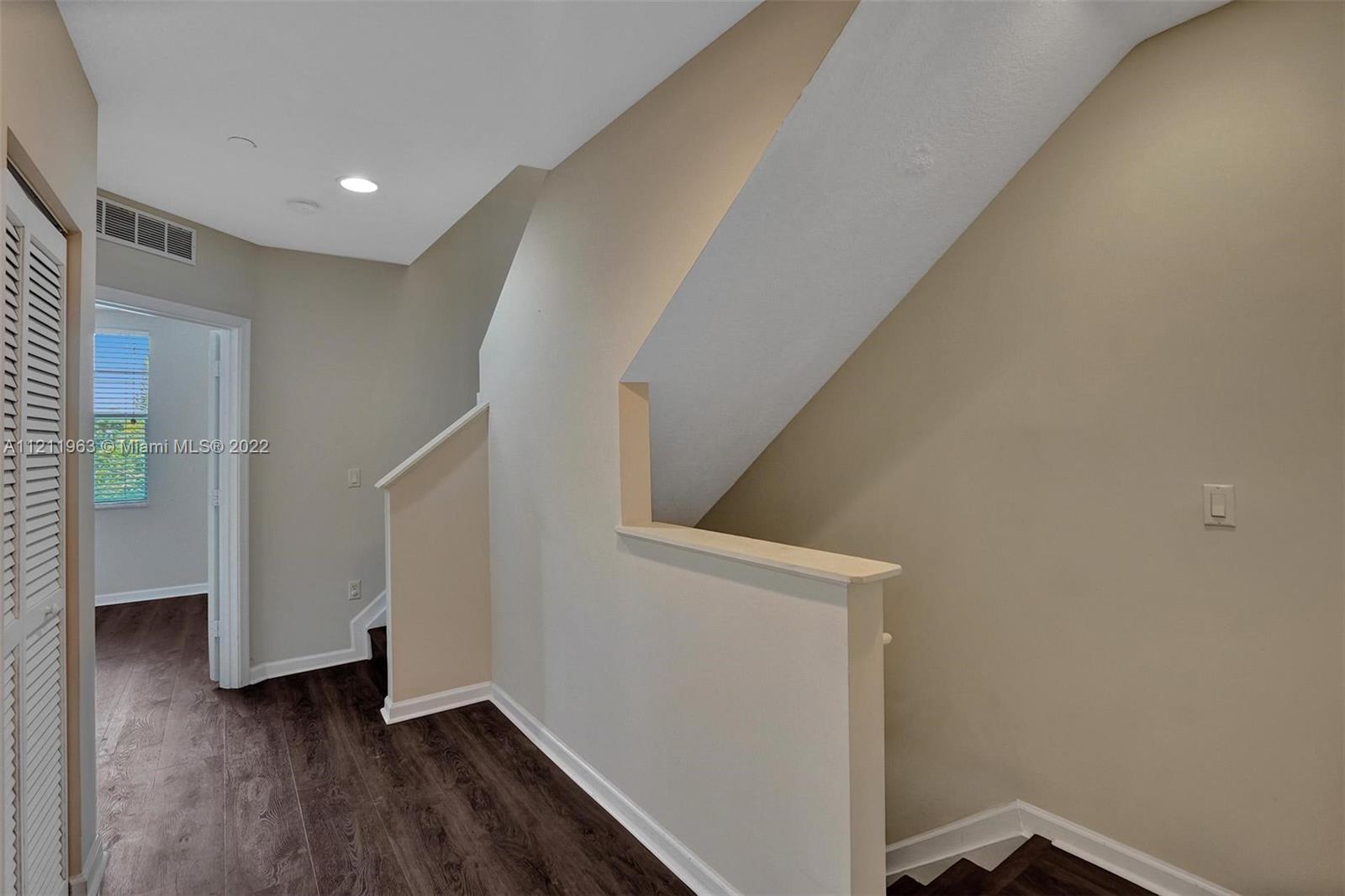1033 NE 17th Way Unit: 805